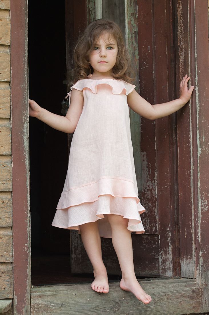 Light rouse linen dress for girl. Manufacturer: AB “Siulas”